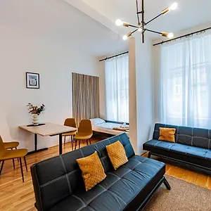 https://elinopoly-deluxe-apartment.vienna-besthotels.com