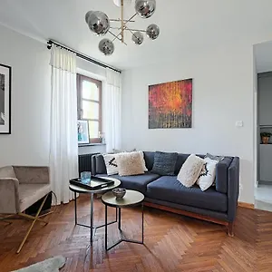 https://apt-old-town-sapiezynska.warsawhotelspoland.com